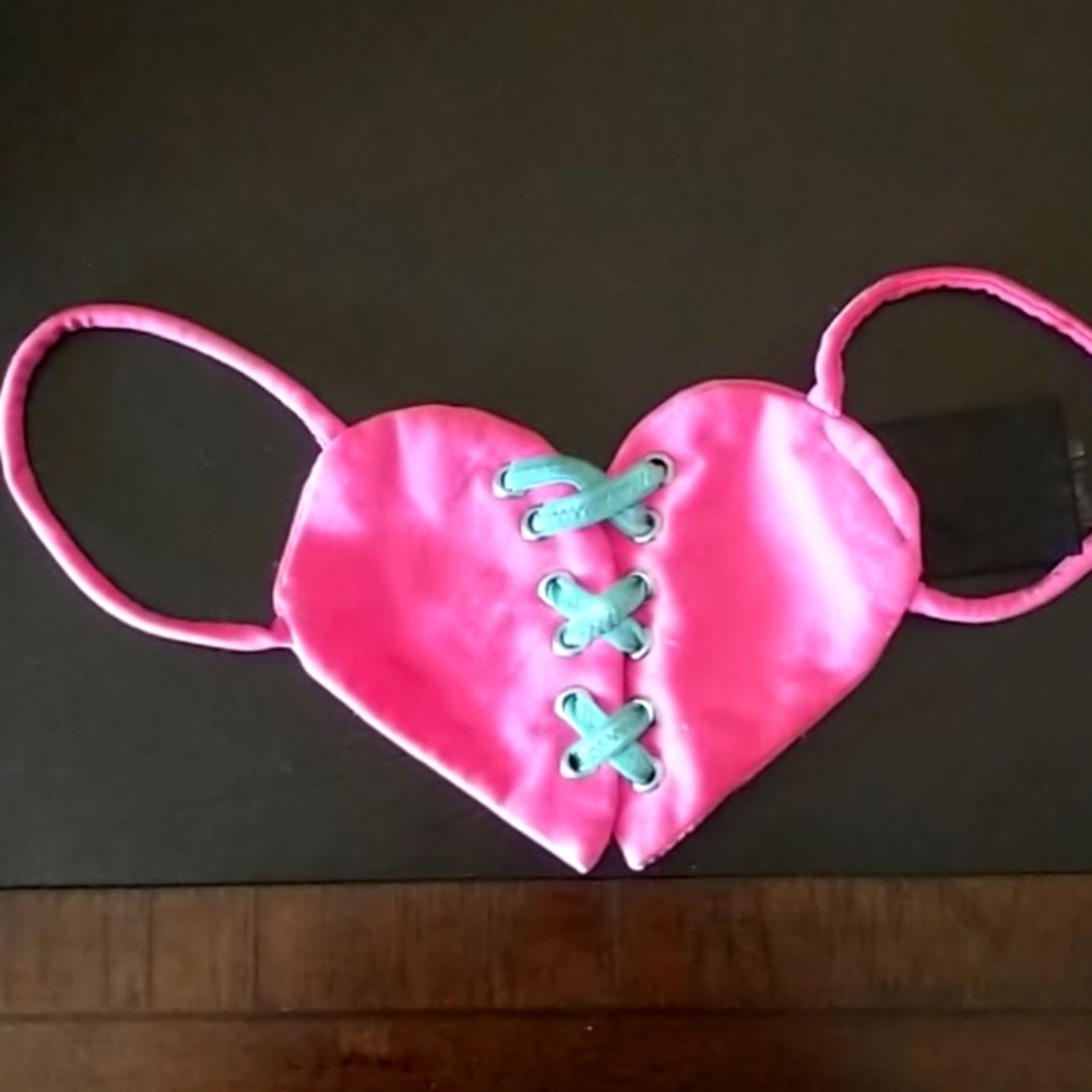 LEG AVENUE PINK HEART-SHAPED FACE MASK